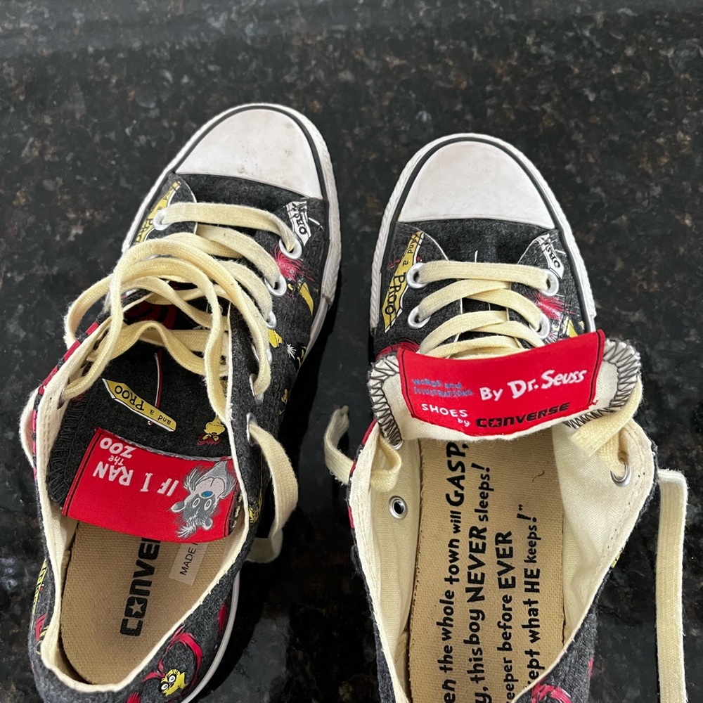 Converse All Star Sneakers   Words and Illustrations by Dr Seuss. WO 7 MEN 5 - Picture 2 of 6